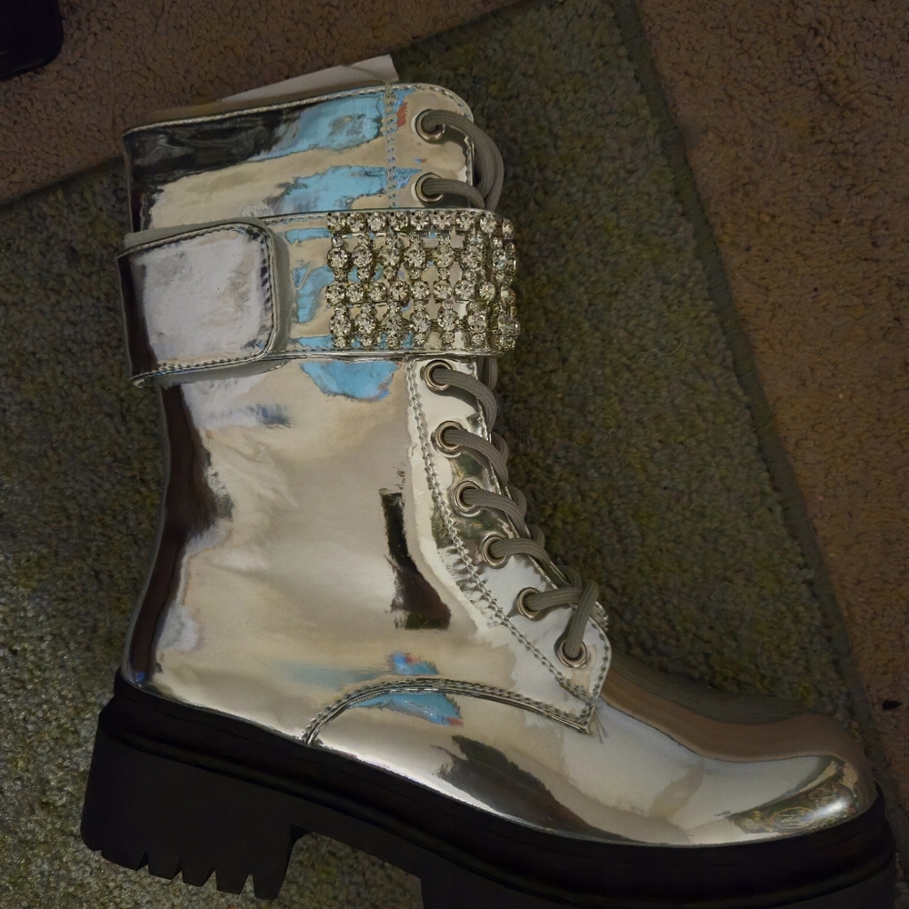 Nwt size 8.5 boots